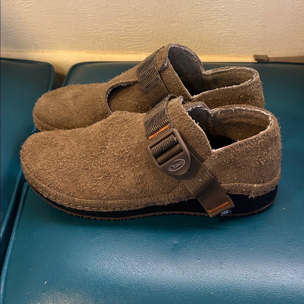 Chaco Women's Paonia Clog- Teak- Suede - Picture 3 of 16